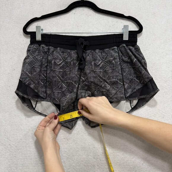 Lululemon Shorts Womens 8 Black Gray Reflective Running Built-In Liner Pocket - Picture 4 of 9